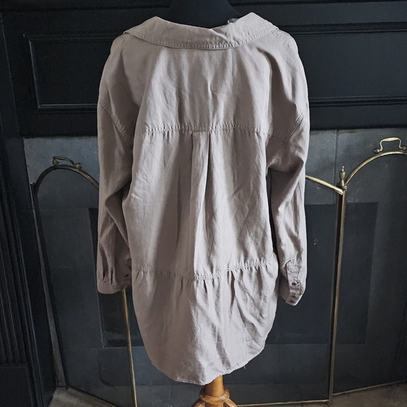 Long Sleeve High-Low Hem Gathered Bodice Top - Picture 6 of 11